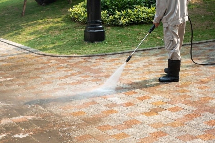 pressure-washing-driveway